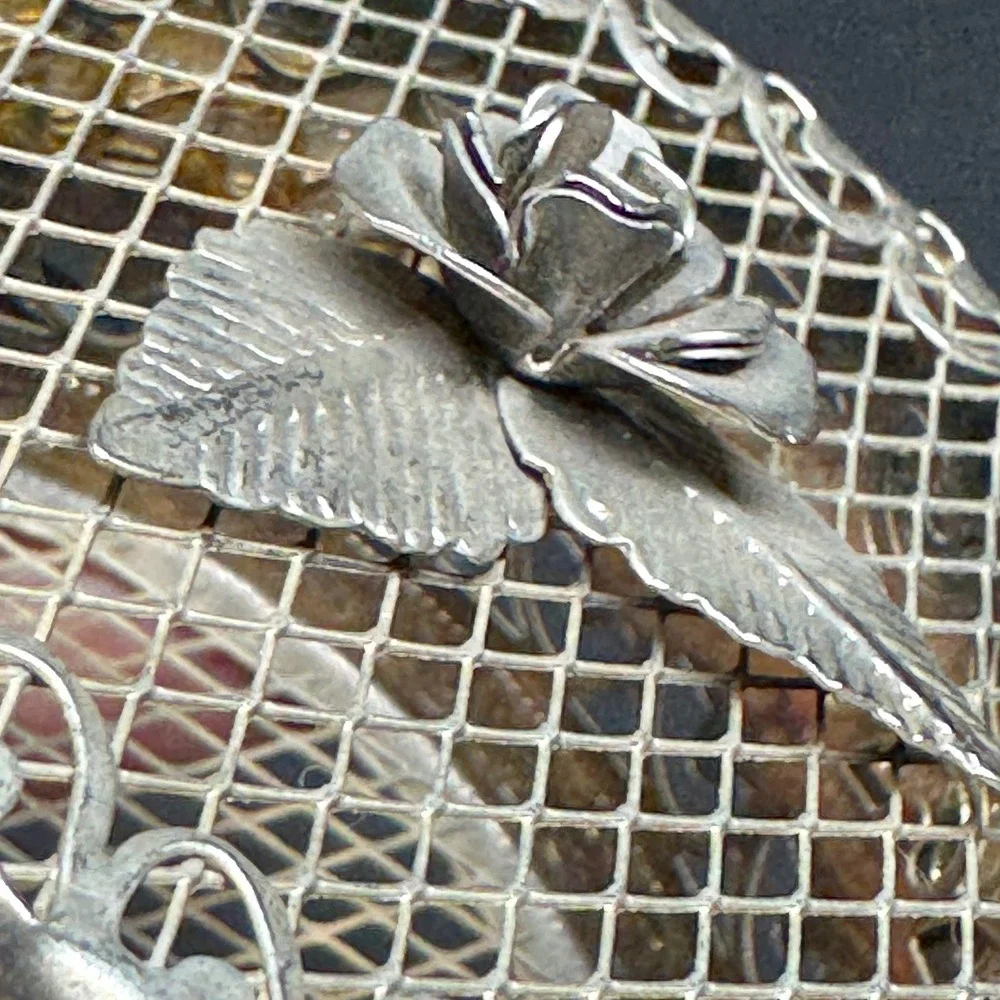 Vintage Silver Tone Filigree Rose Trinket Box Lattice Mesh Jewelry Case Round